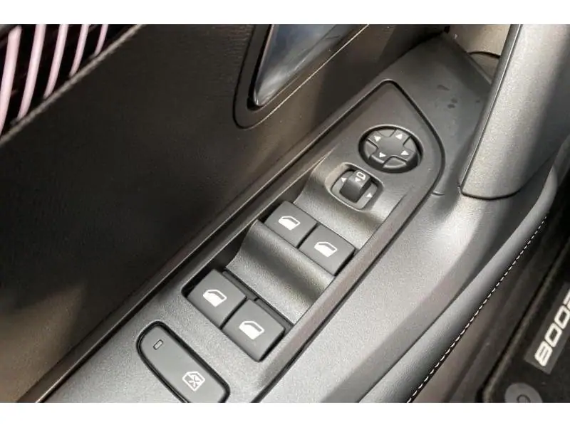 VEHICLE__CONDITION_SERVICE Peugeot 2008 ALLURE WHITE 17