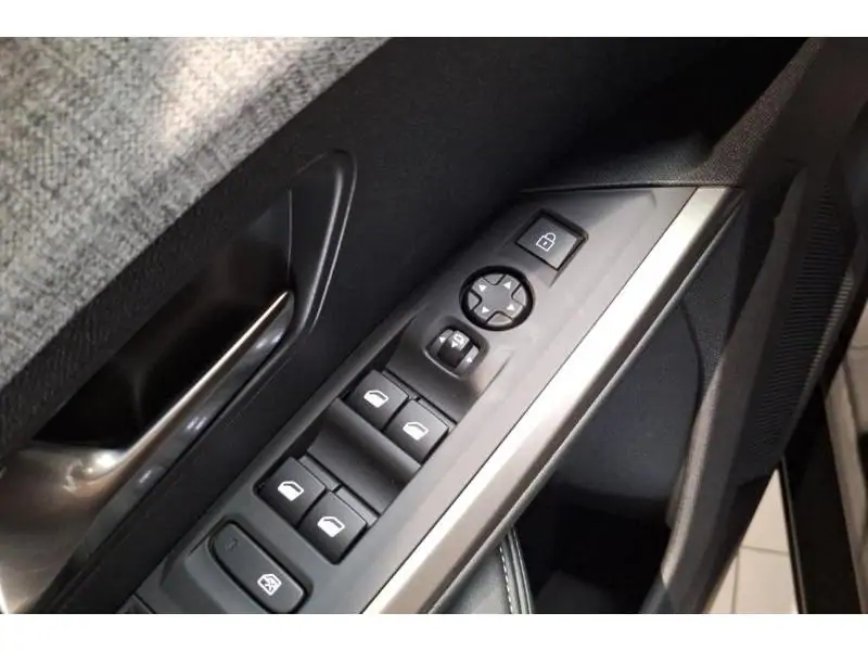 VEHICLE__CONDITION_SERVICE Peugeot 5008 Allure Hybrid 145 e-DCS6 BLACK 17