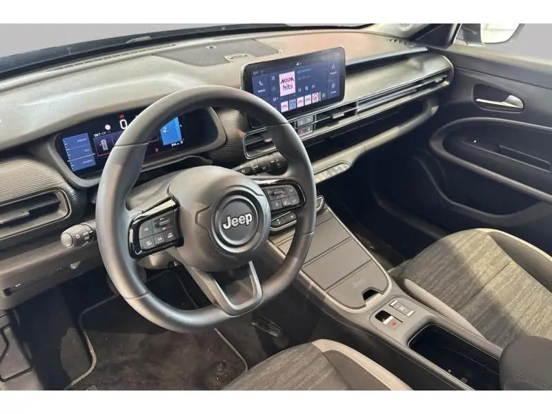 VEHICLE__CONDITION_SERVICE Jeep Avenger LONGITUDE BLACK 9