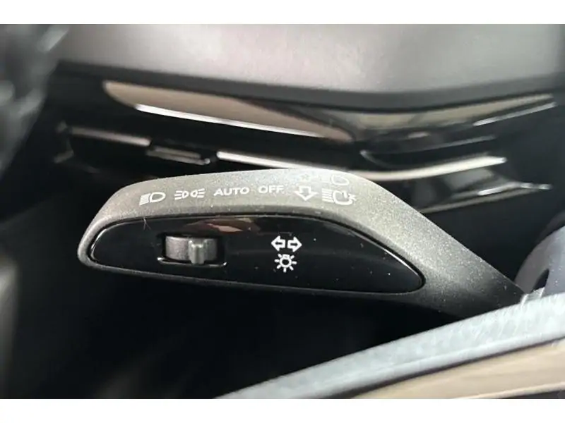 VEHICLE__CONDITION_SERVICE MG MG4 LUXURY TROPHY EXTENDED RANGE 77kW 520 KM RED 29