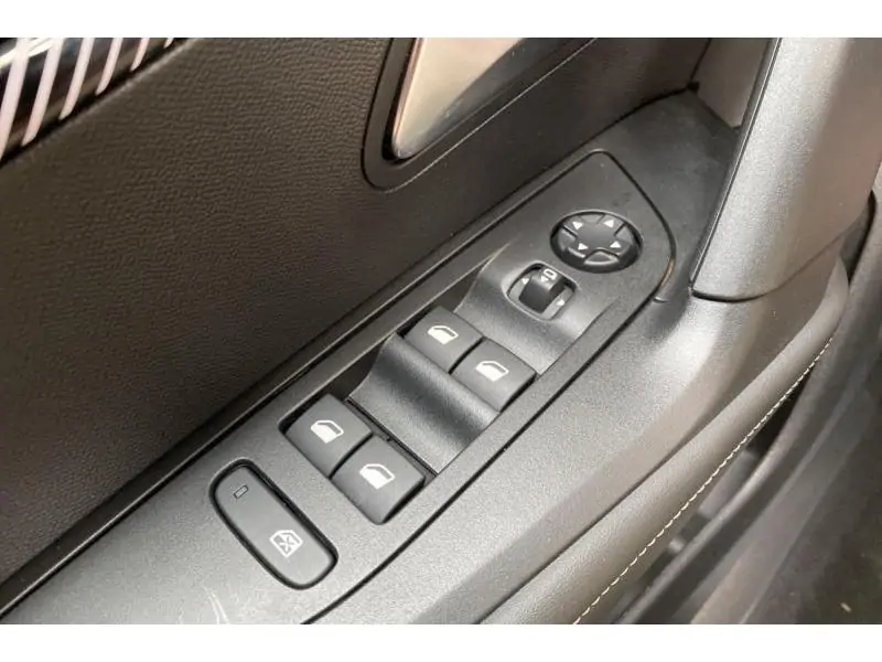 VEHICLE__CONDITION_SERVICE Peugeot 2008 ALLURE GREY 17