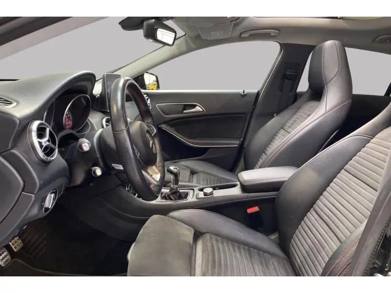 Occasie Mercedes-Benz CLA 180 AMG Line *Night Pack-Vision Pa BLACK 10