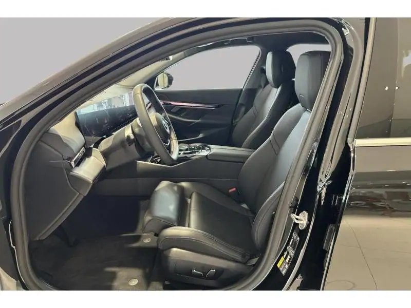 Occasie BMW i5 Touring eDrive40 BLACK 10