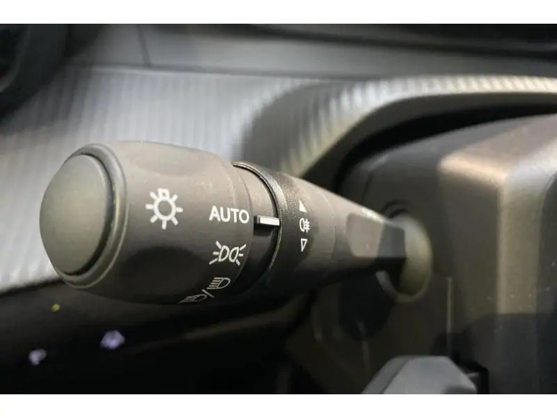 VEHICLE__CONDITION_SERVICE Peugeot 2008 ALLURE*DISPO 05/26 WHITE 23