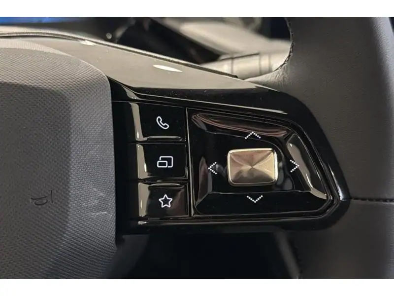 VEHICLE__CONDITION_SERVICE MG MG3 HYBRID+ LUXURY 194 pk WHITE 23