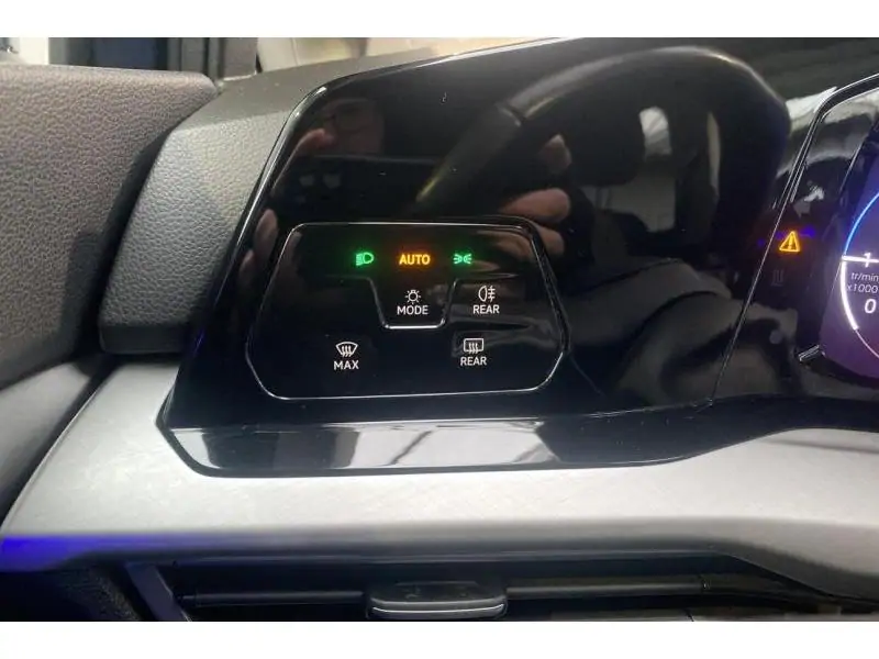 Occasie Volkswagen Golf VIII Life 1.0 eTSI DSG BLUE 21