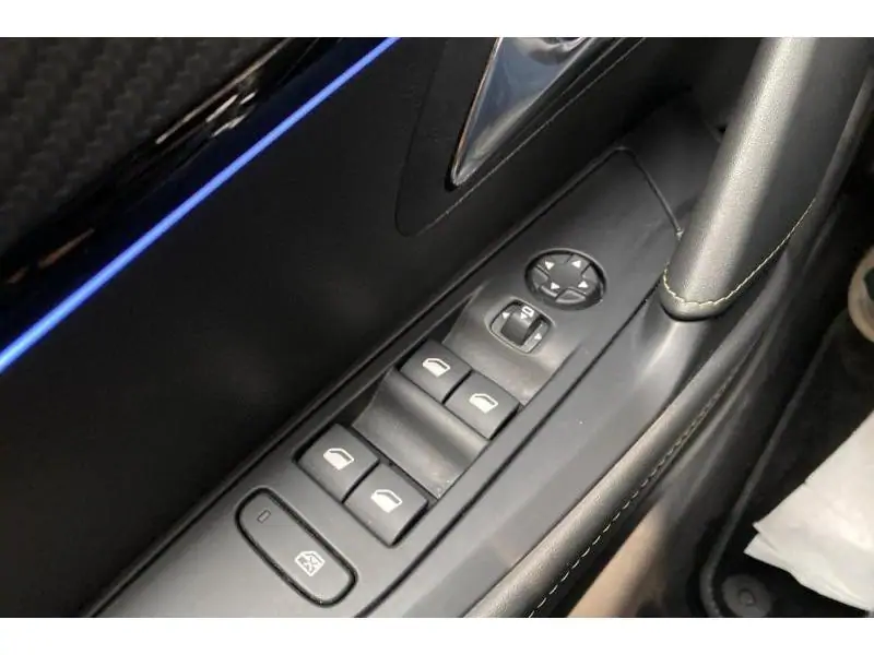 Occasion Peugeot 208 GT 1.2 Hybrid 136 e-DSC6 BLACK 17