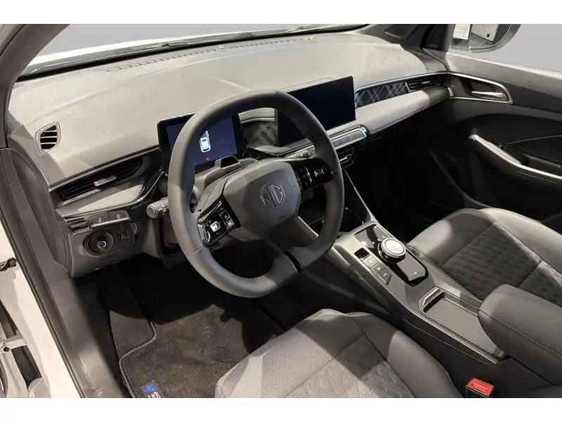 VEHICLE__CONDITION_SERVICE MG MG3 HYBRID+ LUXURY 194 pk WHITE 9