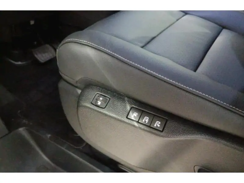 VEHICLE__CONDITION_SERVICE Citroen Spacetourer MAAT XL 2.0 BlueHDi 180 S&S EA BLACK 23