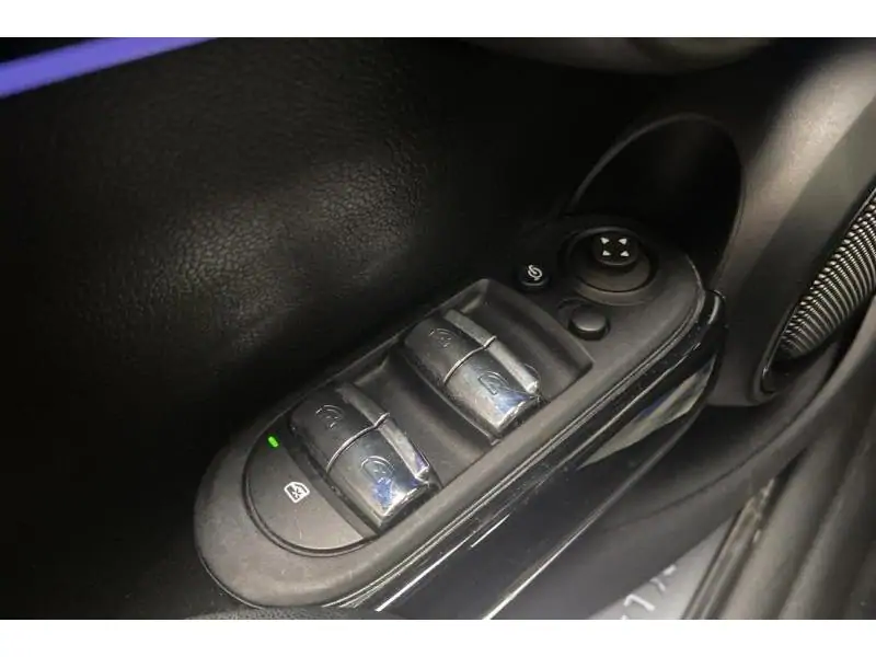 Occasion MINI Cooper Facelift Série limitée Brick Lane BLACK 17