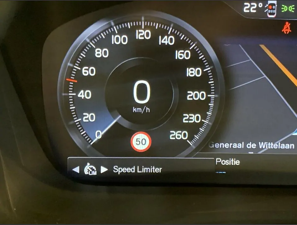 Volvo XC40 Core T2 Automaat Micro hybrid Benzine - BORNEM -  - mechelen@vermant.be