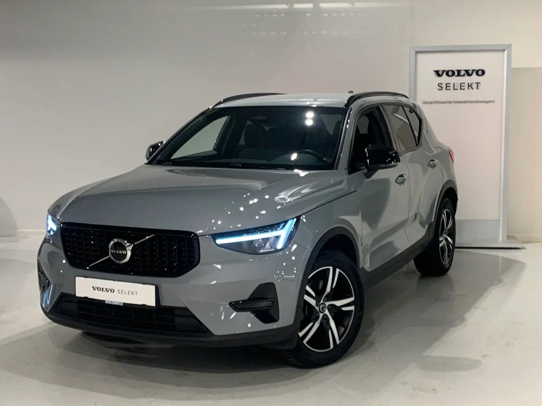 Volvo XC40 Plus B3 Mild hybrid Benzine Dark - MECHELEN -  - vanbelleghem.karel@skynet.be