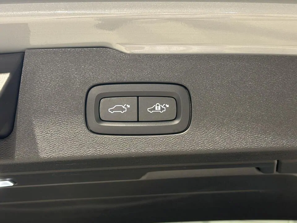 Volvo V60 Plus T6 AWD Plug-in hybrid Elektrisch/benzine Dark - BORNEM -  - alysia-goossens@hotmail.com