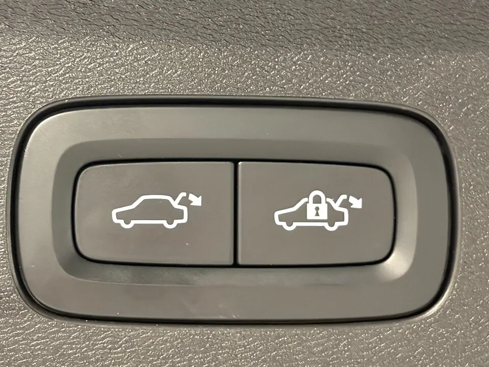 Volvo V60 Plus T6 AWD Plug-in hybrid Elektrisch/benzine Dark - BORNEM -  - mechelen@vermant.be