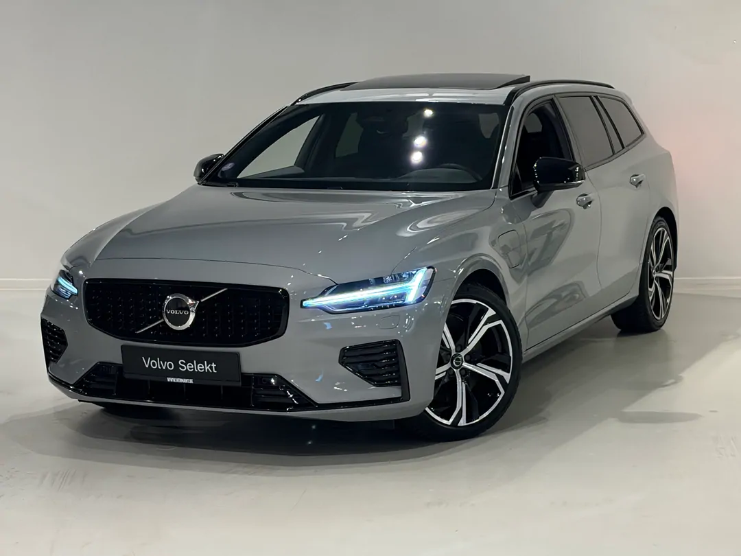 Volvo V60 Plus T6 AWD Plug-in hybrid Elektrisch/benzine Dark Plug-in hybride (PHEV) - MECHELEN -  - mechelen@vermant.be