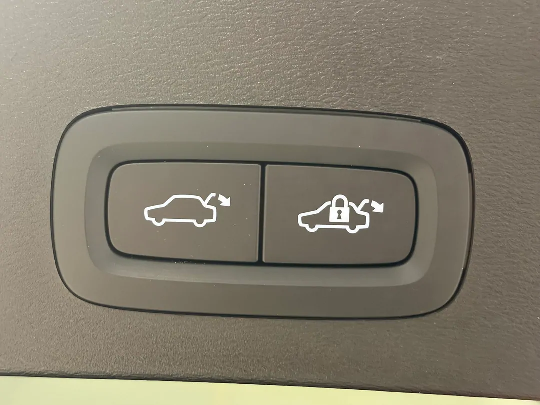 Volvo XC40 Plus B3 Mild-hybride (MHEV) Benzine Dark Mild-hybride (MHEV) - MECHELEN -  - mechelen@vermant.be