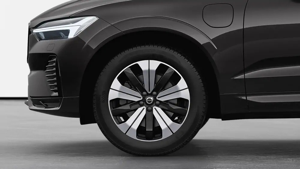 Nouveau Volvo XC60 SUV Plus Plug-in hybrid 8-speed Geartronic™ automatic transmission Platinum Grey 3