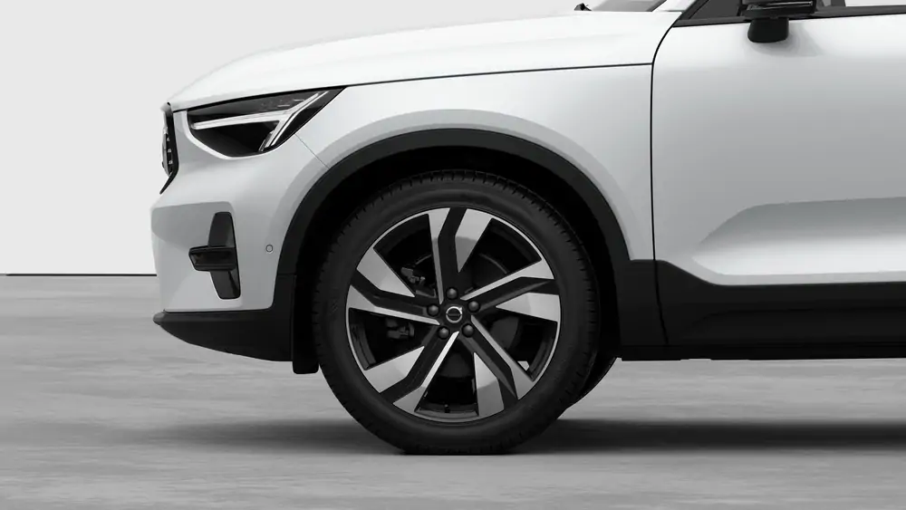 Nouveau Volvo XC40 SUV Ultimate Mild-hybride (MHEV) 7-speed Dual Clutch transmission Crystal White Pearl 3