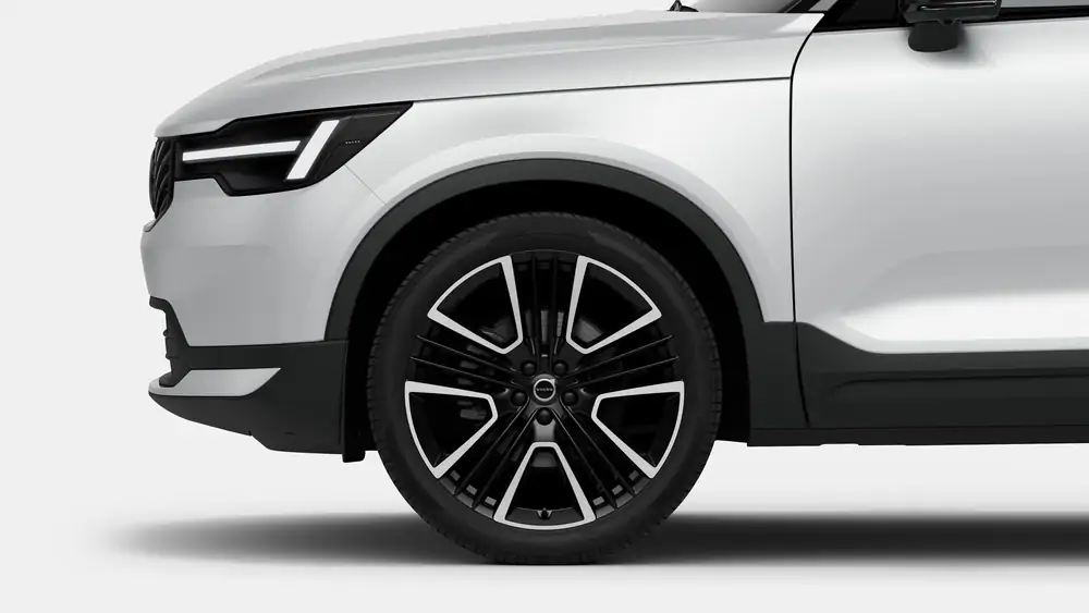 Nouveau Volvo XC40 SUV Plus Mild-hybride (MHEV) 7-speed Dual Clutch transmission Crystal White Pearl 3