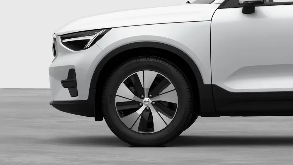 Nouveau Volvo XC40 SUV Core Limited Edition Mild-hybride (MHEV) 7-speed Dual Clutch transmission Crystal White Pearl 3