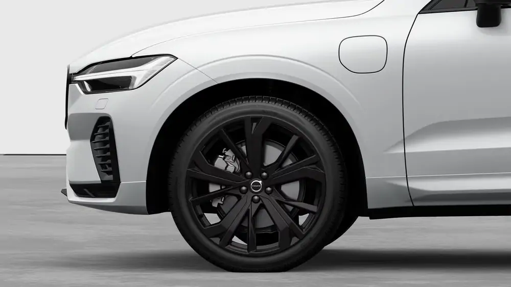 Nouveau Volvo XC60 SUV Plus Plug-in hybrid 8-speed Geartronic™ automatic transmission Crystal White Pearl 3