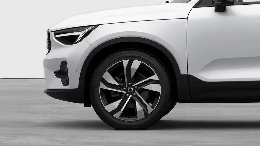 Nouveau Volvo XC40 SUV Ultra Limited Edition Mild-hybride (MHEV) 7-speed Dual Clutch transmission Crystal White Pearl 3