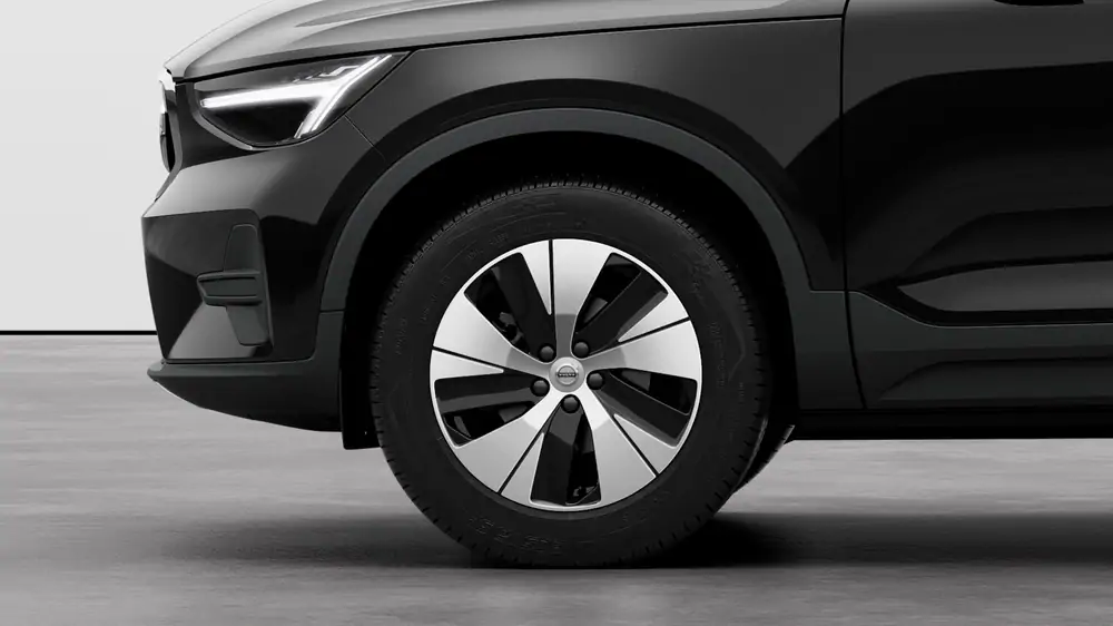 Nouveau Volvo XC40 SUV Core Mild hybrid 8-speed Geartronic™ automatic transmission Onyx Black 3