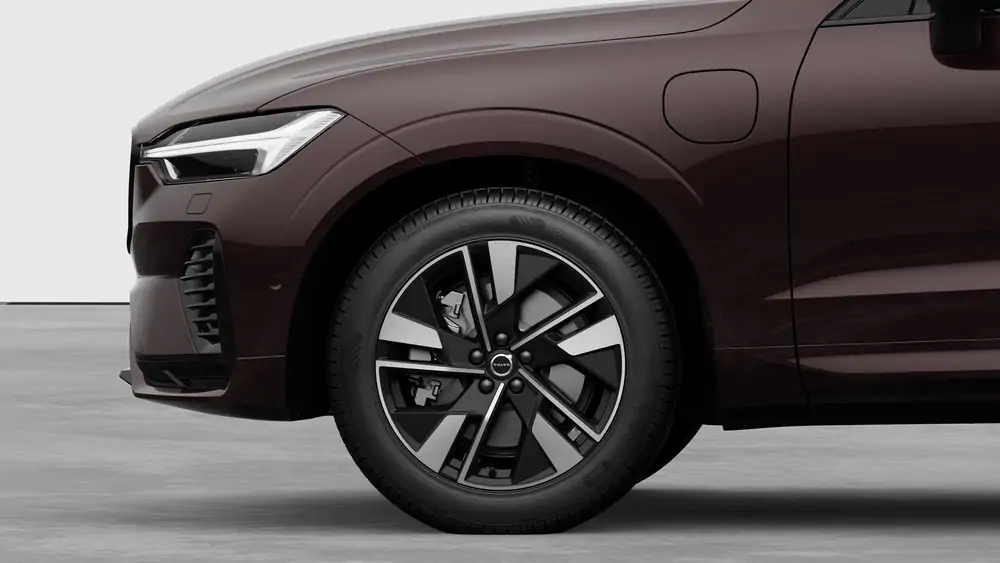 Nouveau Volvo XC60 SUV Plus Plug-in hybrid 8-speed Geartronic™ automatic transmission Mulberry Red 3