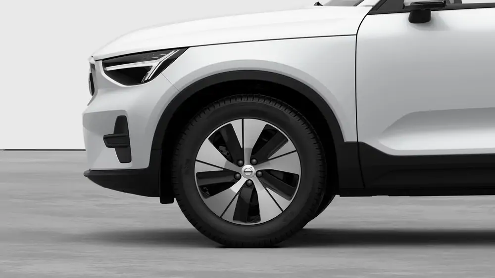 Nouveau Volvo XC40 SUV Core Limited Edition Mild-hybride (MHEV) 7-speed Dual Clutch transmission Crystal White Pearl 3