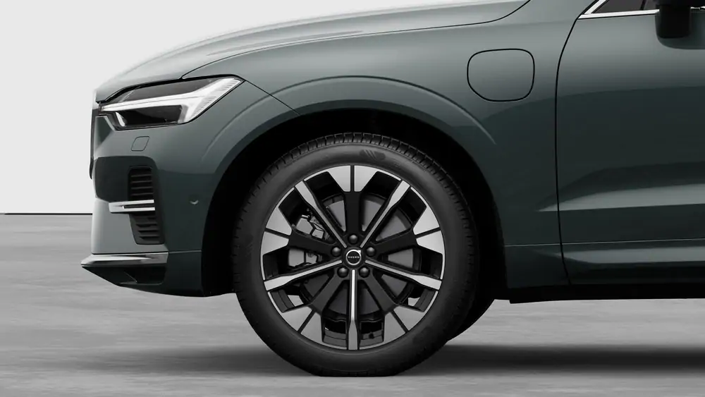 Nouveau Volvo XC60 SUV Ultimate Dark Plug-in hybride (PHEV) 8-speed Geartronic™ automatic transmission Forest Lake 3