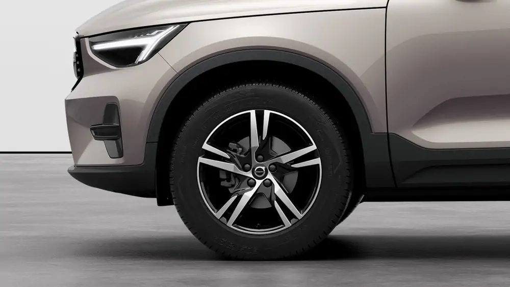 Nouveau Volvo XC40 SUV Plus Micro hybrid 8-speed Geartronic™ automatic transmission Bright Dusk 3