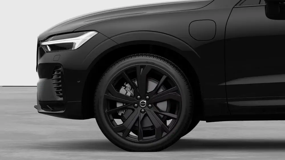 Nouveau Volvo XC60 SUV Plus Plug-in hybride (PHEV) 8-speed Geartronic™ automatic transmission Onyx Black 3