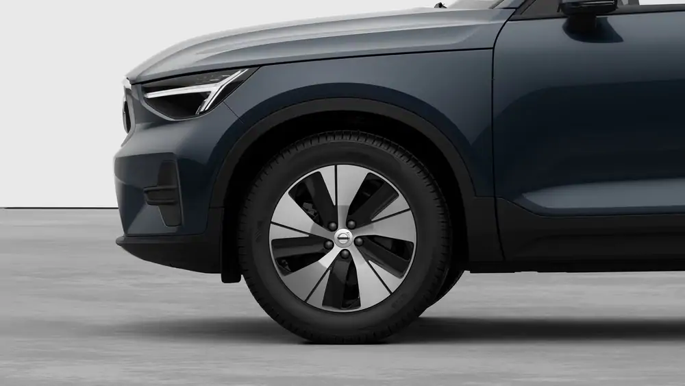 Nouveau Volvo XC40 SUV Core Limited Edition Mild-hybride (MHEV) 7-speed Dual Clutch transmission Denim Blue 3
