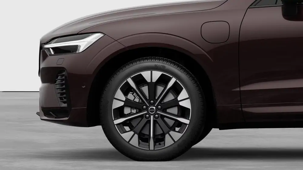 Nouveau Volvo XC60 SUV Plus Plug-in hybrid 8-speed Geartronic™ automatic transmission Mulberry Red 3