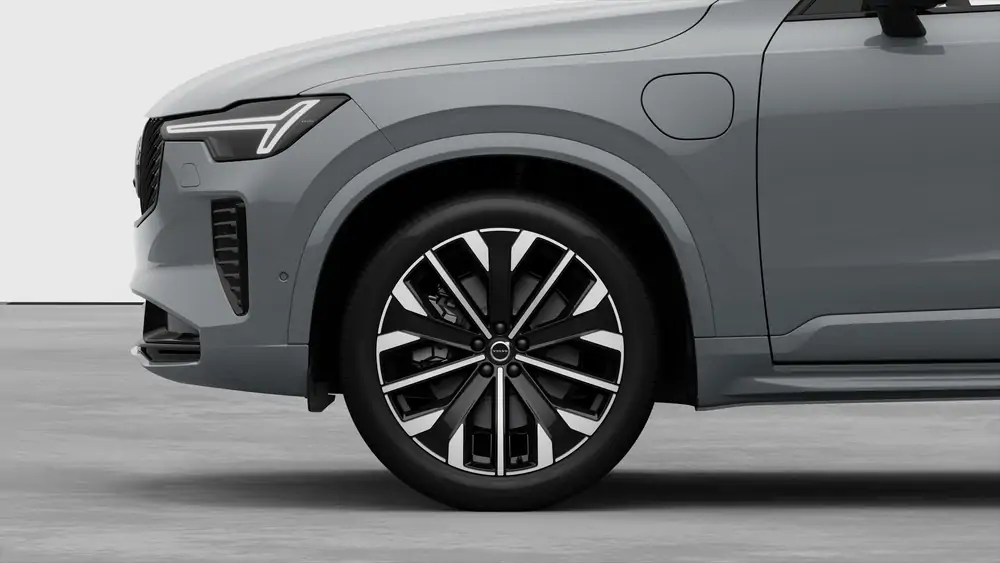 Nouveau Volvo XC90 SUV Plus Plug-in hybride (PHEV) 8-speed Geartronic™ automatic transmission Vapour Grey 3