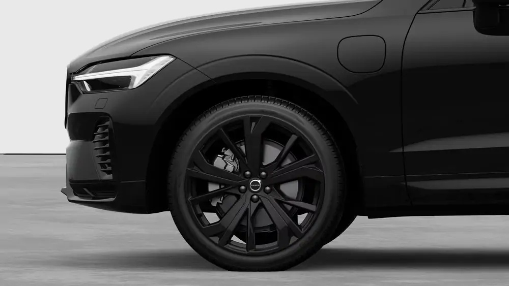 Nouveau Volvo XC60 SUV Plus Plug-in hybride (PHEV) 8-speed Geartronic™ automatic transmission Onyx Black 3