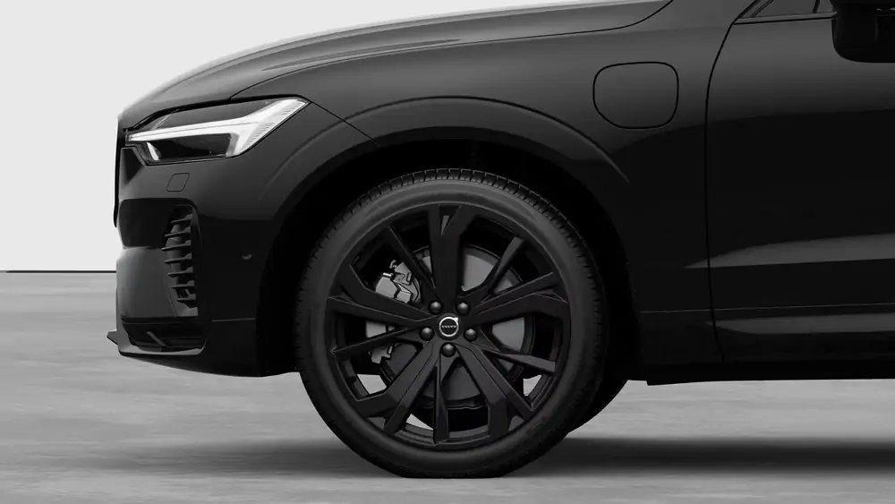 Nouveau Volvo XC60 SUV Plus Plug-in hybride (PHEV) 8-speed Geartronic™ automatic transmission Onyx Black 3
