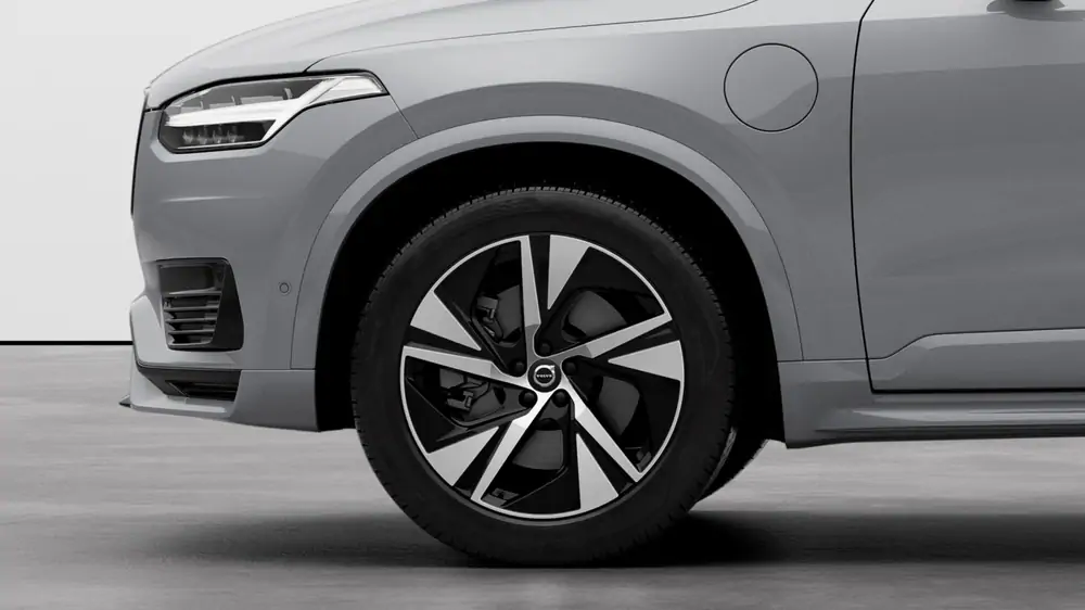 Nouveau Volvo XC90 SUV Plus Plug-in hybrid 8-speed Geartronic™ automatic transmission Vapour Grey 3