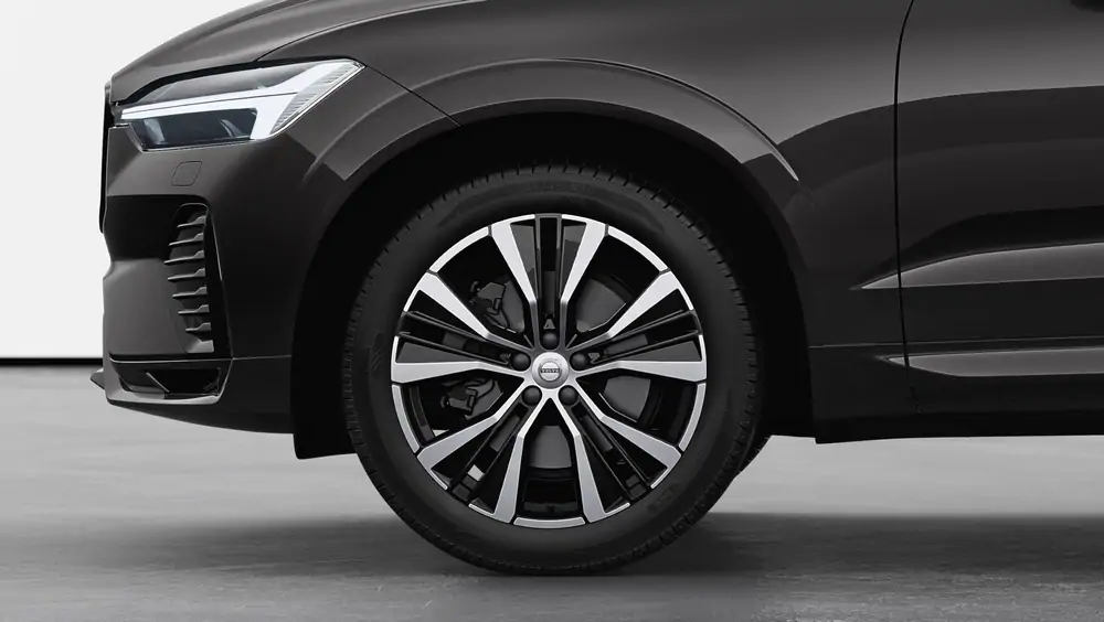 Nouveau Volvo XC60 SUV Plus Mild hybrid 8-speed Geartronic™ automatic transmission Platinum Grey 3