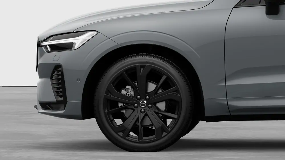 Nouveau Volvo XC60 SUV Ultimate Dark Plug-in hybrid 8-speed Geartronic™ automatic transmission Vapour Grey 3