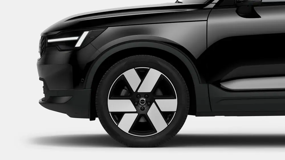 Nouveau Volvo XC40 SUV Ultimate Mild-hybride (MHEV) 7-speed Dual Clutch transmission Onyx Black 3
