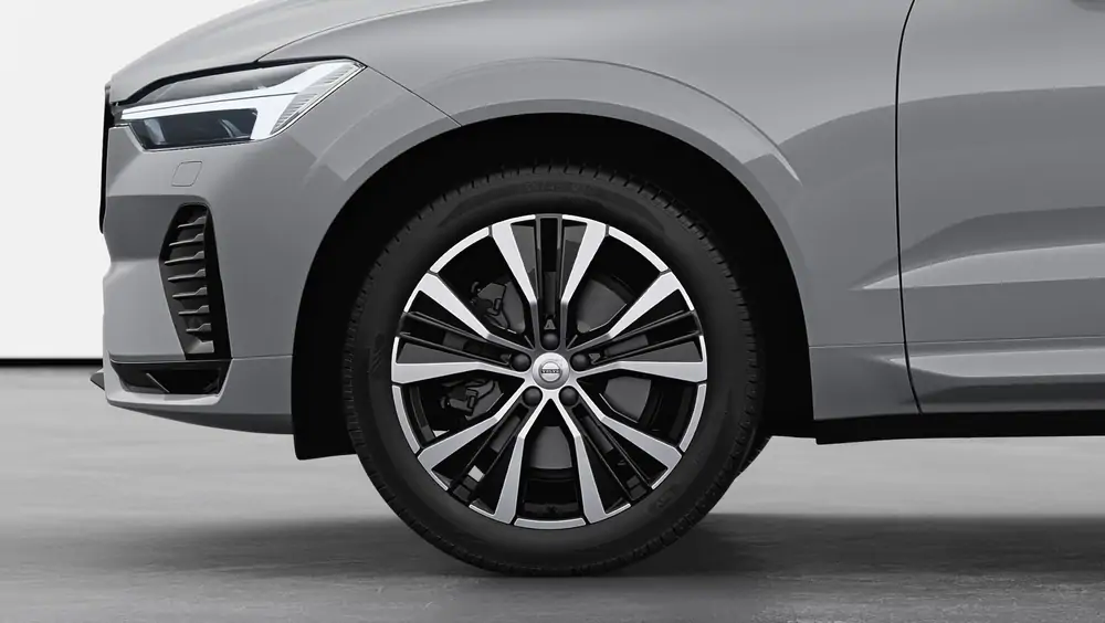 Nouveau Volvo XC60 SUV Plus Mild hybrid 8-speed Geartronic™ automatic transmission Vapour Grey 3