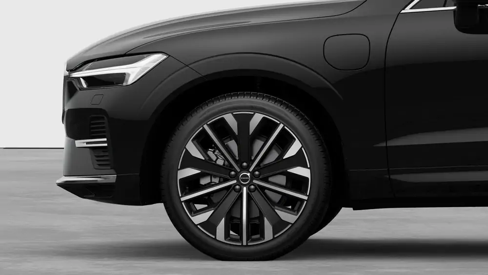 Nouveau Volvo XC60 SUV Plus Plug-in hybride (PHEV) 8-speed Geartronic™ automatic transmission Onyx Black 3