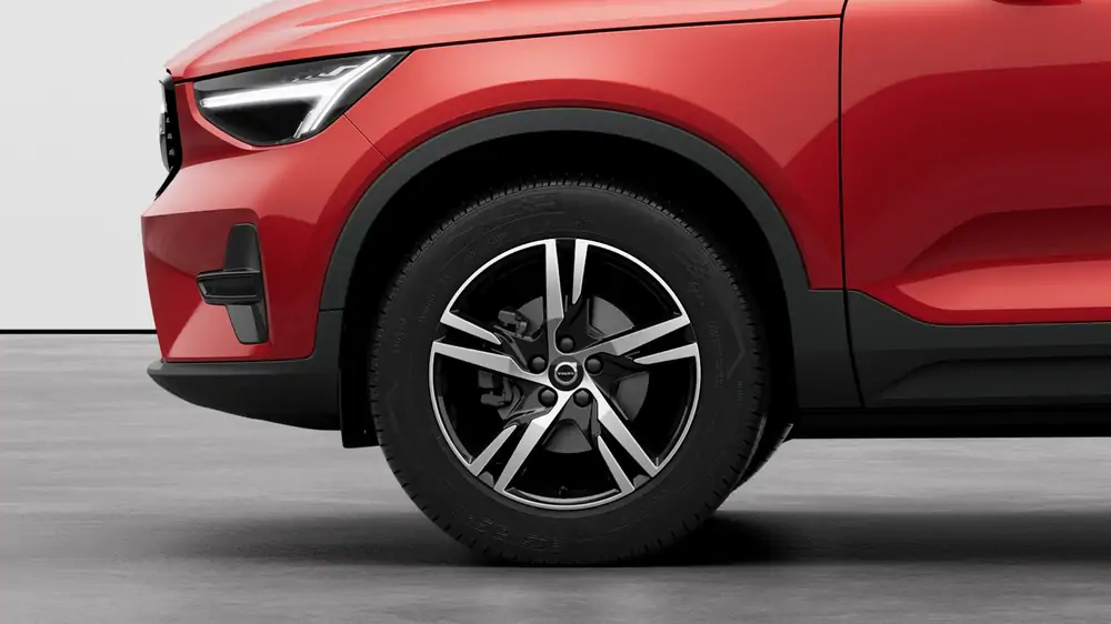 Nouveau Volvo XC40 SUV Plus Micro hybrid 8-speed Geartronic™ automatic transmission Fusion Red 3