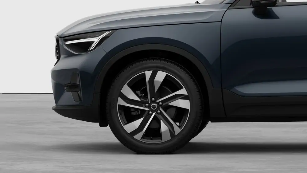 Nouveau Volvo XC40 SUV Plus Limited Edition Mild-hybride (MHEV) 7-speed Dual Clutch transmission Denim Blue 3