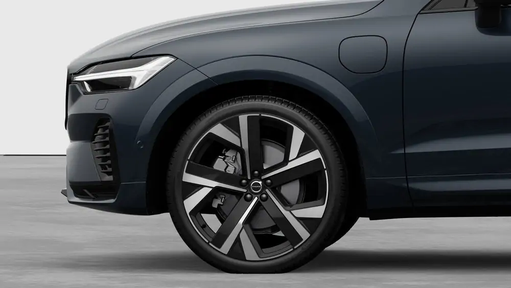 Nouveau Volvo XC60 SUV Plus Plug-in hybride (PHEV) 8-speed Geartronic™ automatic transmission Denim Blue 3