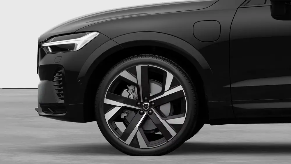 Nouveau Volvo XC60 SUV Ultimate Dark Plug-in hybrid 8-speed Geartronic™ automatic transmission Onyx Black 3