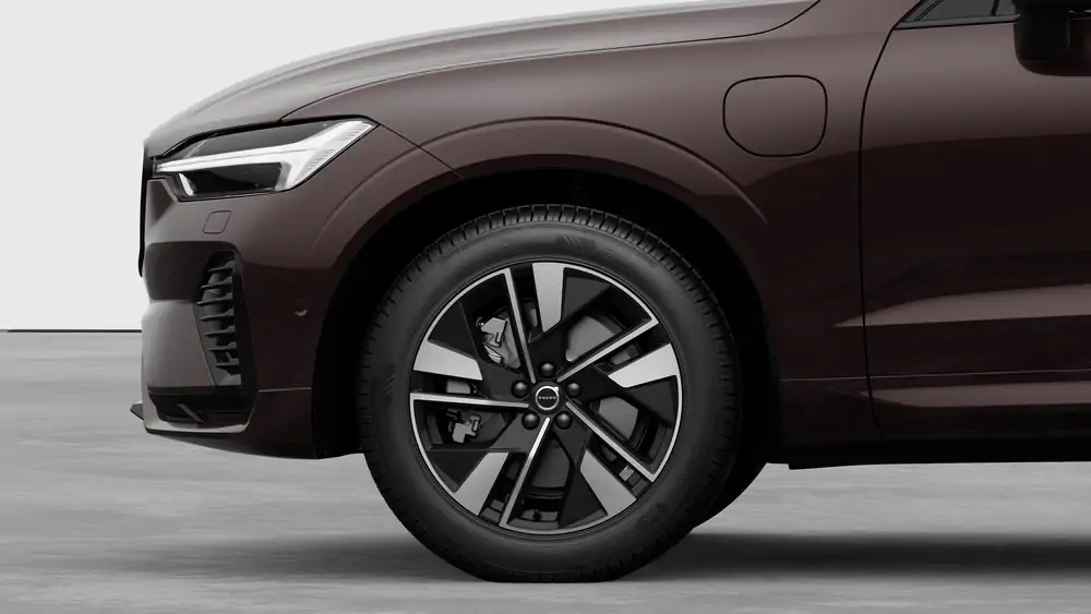 Nouveau Volvo XC60 SUV Plus Plug-in hybride (PHEV) 8-speed Geartronic™ automatic transmission Mulberry Red 3