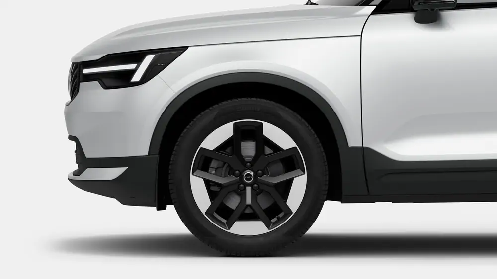 Nouveau Volvo XC40 SUV Plus Mild-hybride (MHEV) 7-speed Dual Clutch transmission Crystal White Pearl 3