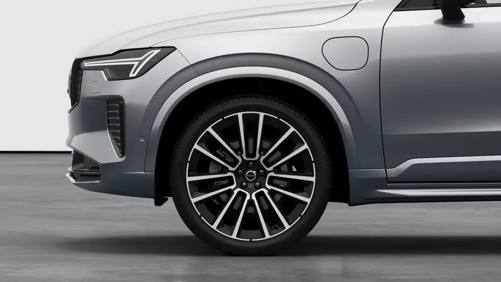 Nouveau Volvo XC90 SUV Ultimate Hybride rechargeable 4 roues motrices Silver Dawn 3